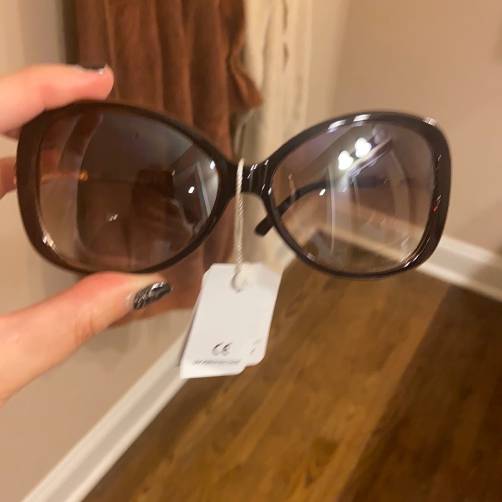 NWT embellished diamond sunglasses